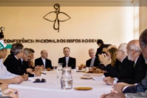 Presidência da CNBB recebe senadores para tratar sobre a reforma política
