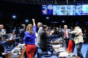 Senado aprova proibição das doações empresariais em campanhas políticas